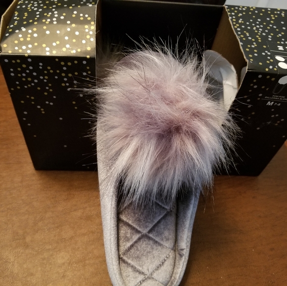 NIB Pom Pom Ballerina slipper size 7-8 These Are so cute!! Make An Offer!! - Picture 2 of 7